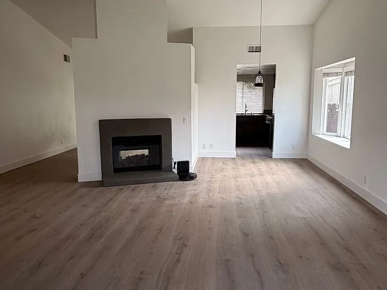 169 Ely St — Photo 5