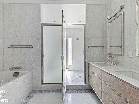 4th image of 320 E 82nd St #4THFLOOR