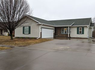 1717 McKay Dr, Knoxville, IA 50138