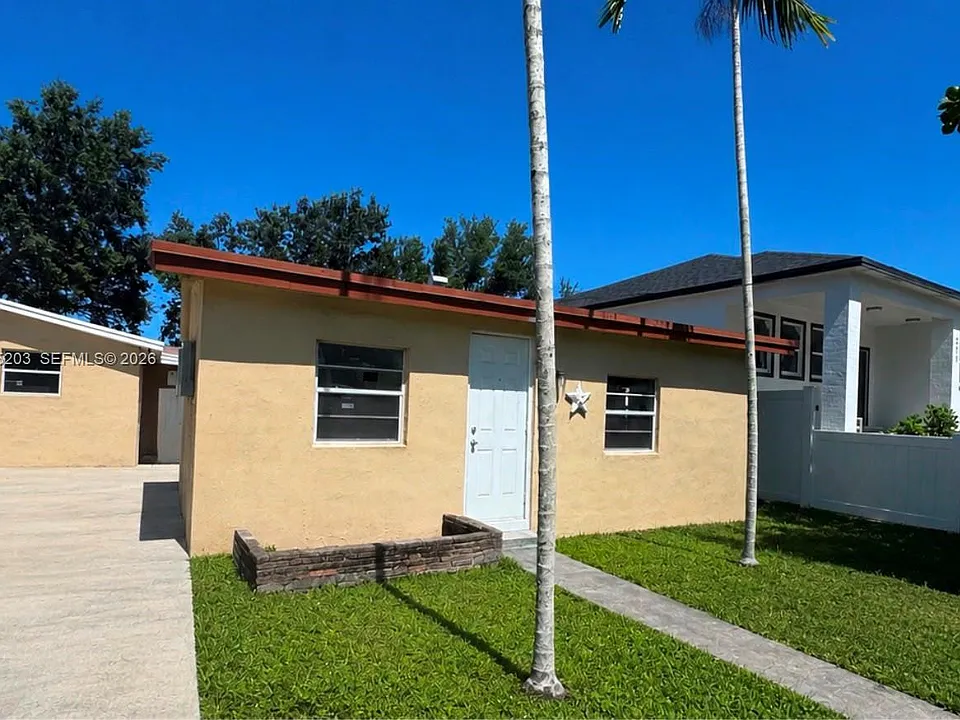 217 NW 14th Ct