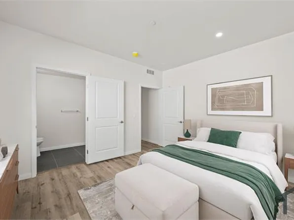 13853 Victory Blvd, Van Nuys, CA