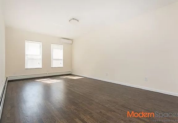 2nd image of 14-27 Astoria Blvd #3R