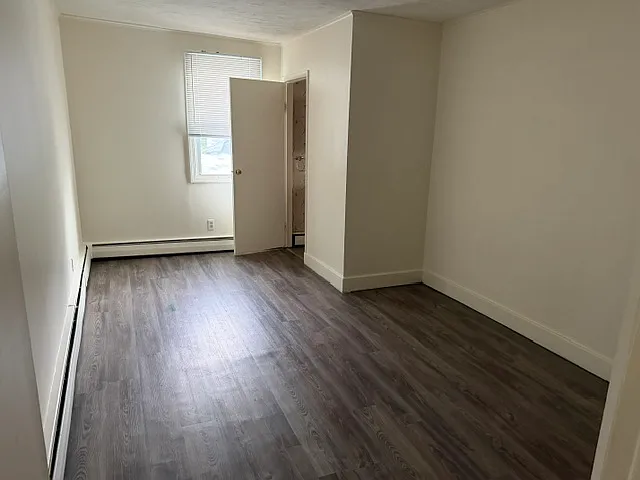 2 bed, 1000 sqft, $1,575 — Photo 2