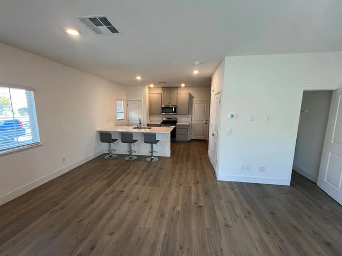 Convenient and Clean Condo — Photo 3