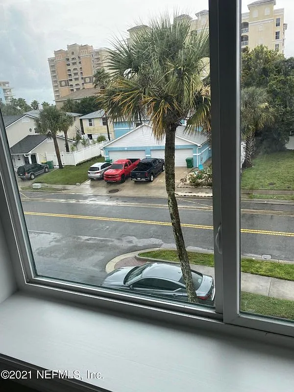 2 bed, 2.0 bath, 784 sqft, $2,100 — Photo 3