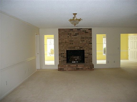 2nd image of 831 Knollwood Village