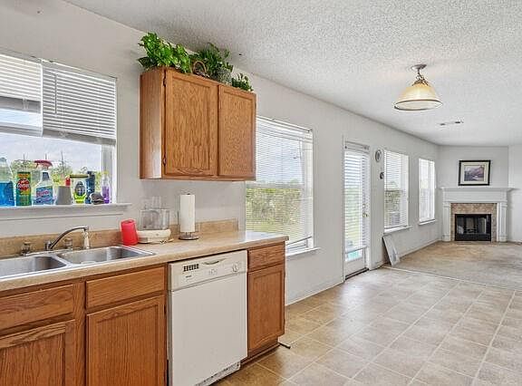 5th image of 2349 N Village Green St