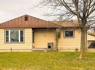 615 Keystone St, Waterloo, IA 50703