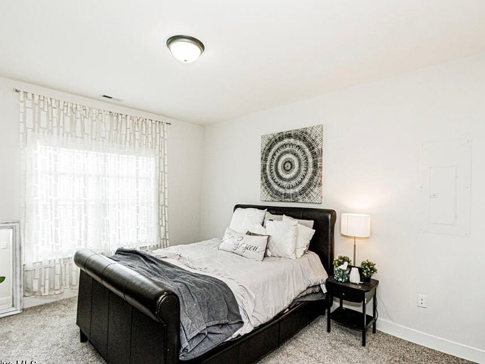 1st image of 72 Wildberry Dr