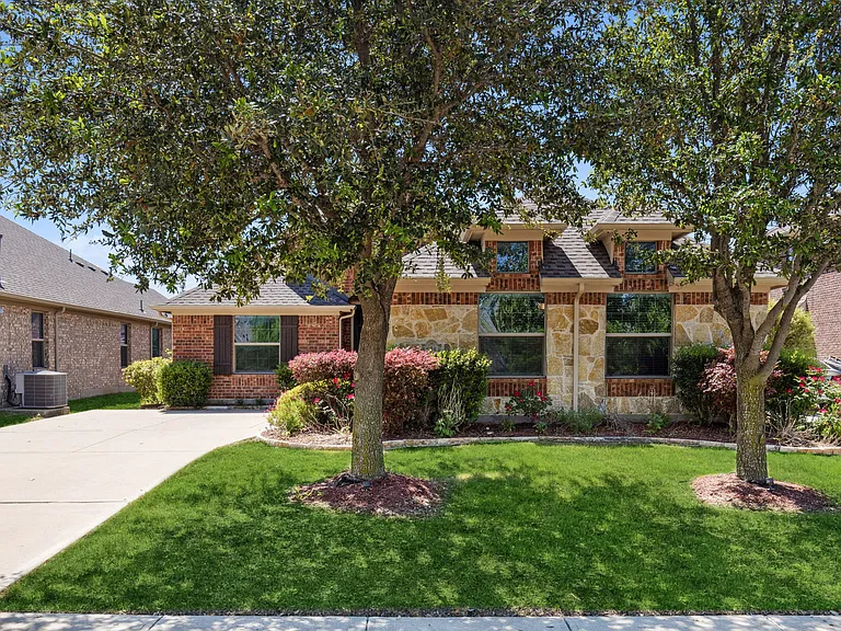 608 Knightsbridge Ln — Photo 1