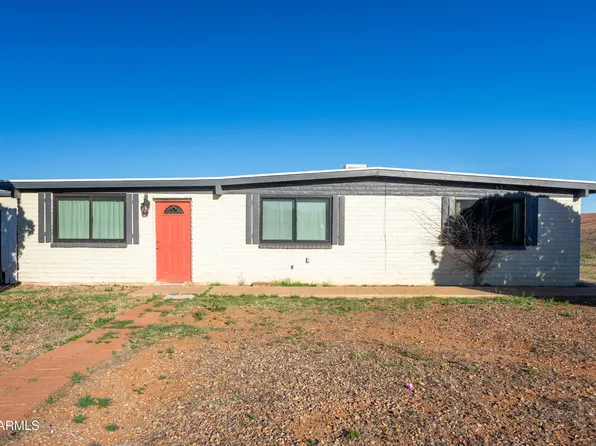 702 N SKYLINE Drive, Huachuca City, AZ 85616