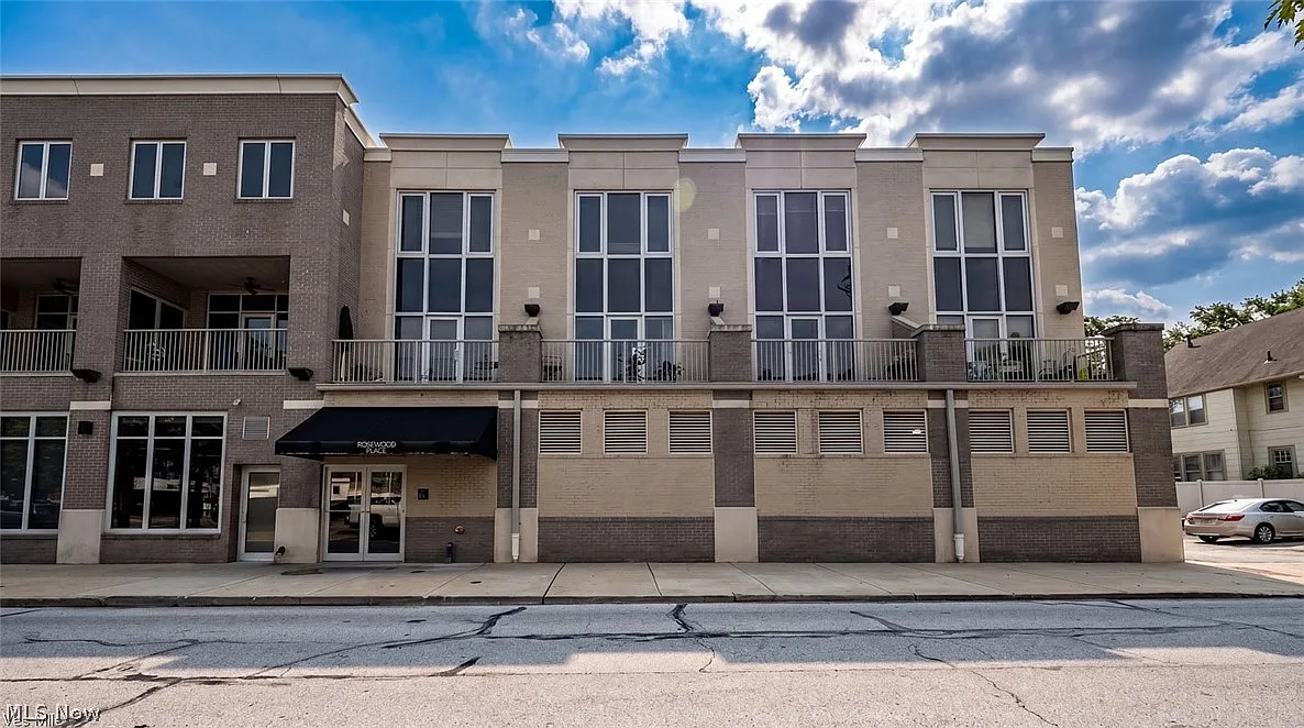 1411 Rosewood Ave #R-208 photo 1