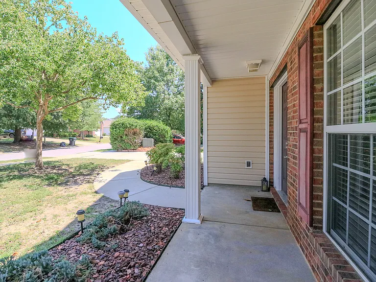 220 Loskin Ln — Photo 37