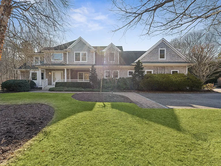 11 Arbutus Rd — Photo 1