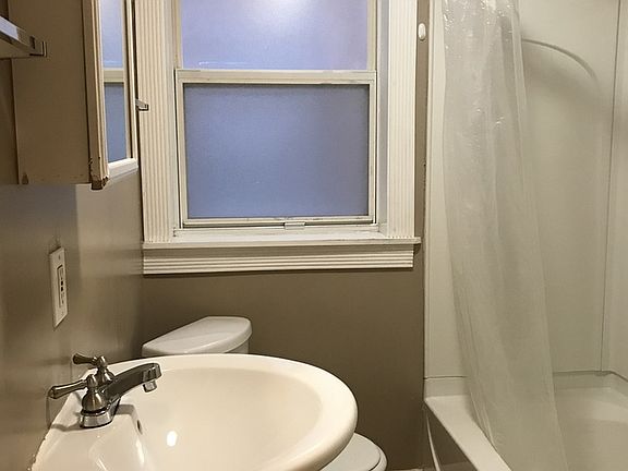 5th image of 4612 Cleveland Ave #1F