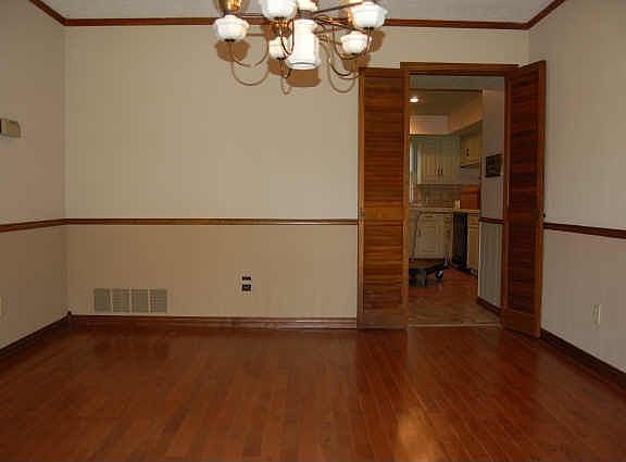 3rd image of 7605 Windmill Ln