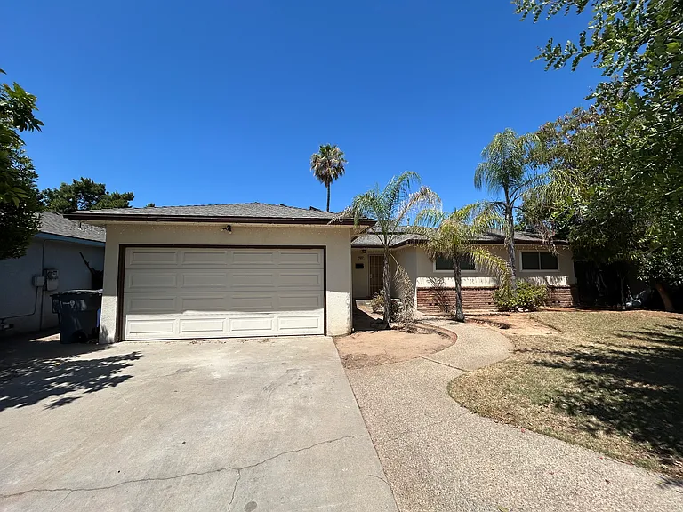 6053 N Flora Ave — Photo 1