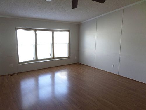 3rd image of 8161 Bloomsbury Cir
