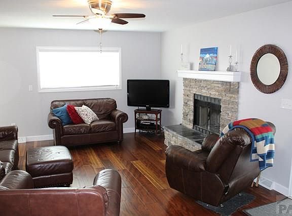 2nd image of 5923 Lakeview Cir
