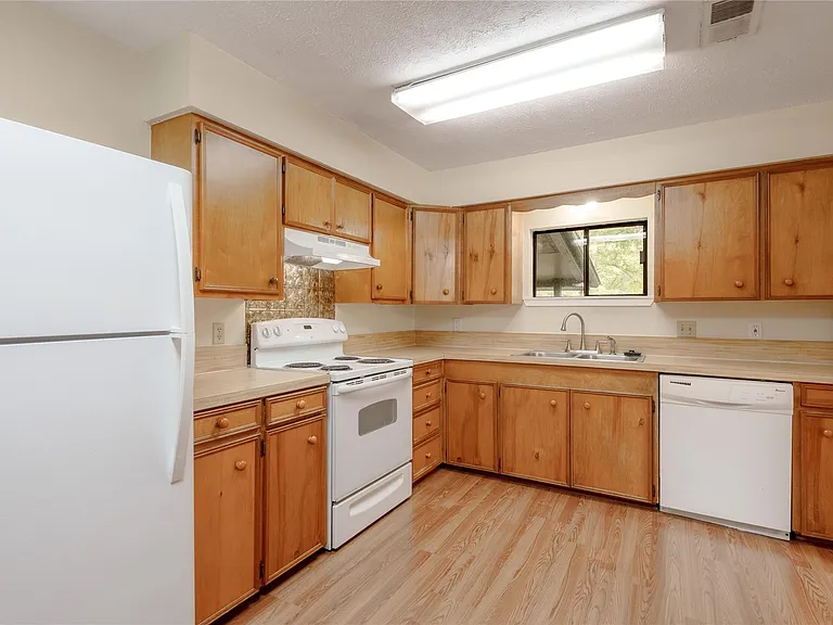 138 Summer Pl #B — Photo 10