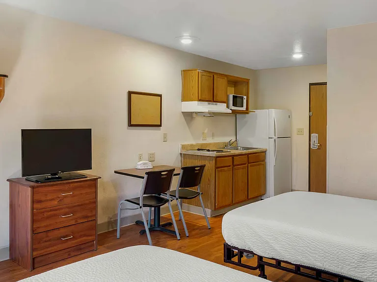 Studio Suite - 2 Full Beds