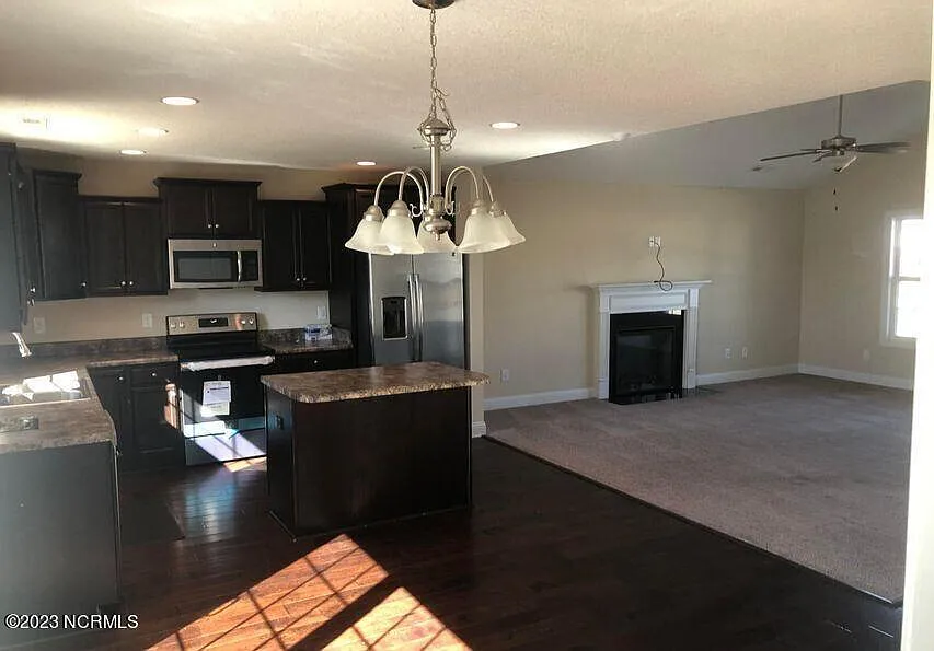 3 bed, 2.0 bath, $1,800 — Photo 3