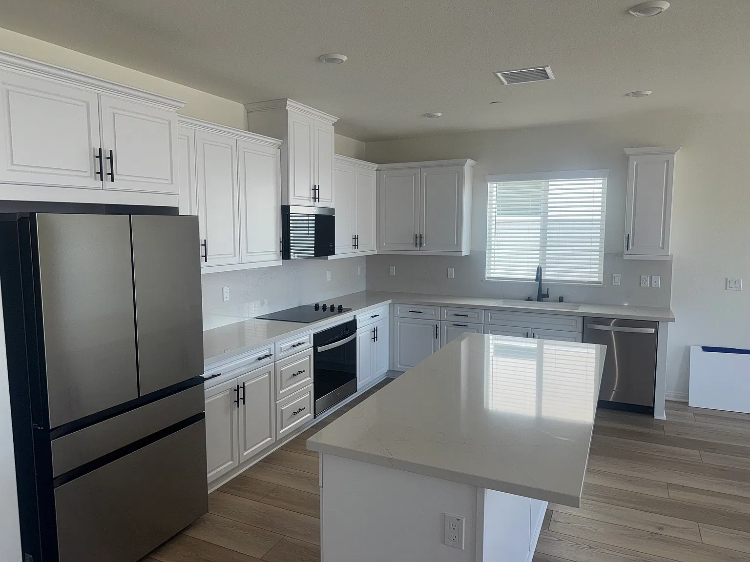 4 bed, 1900 sqft, $1,000 — Photo 2