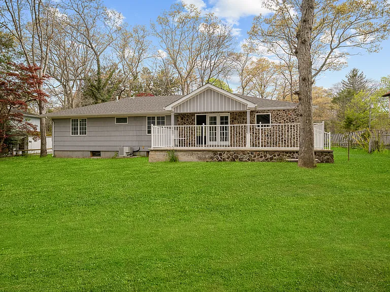 257 Southlawn Ave — Photo 2