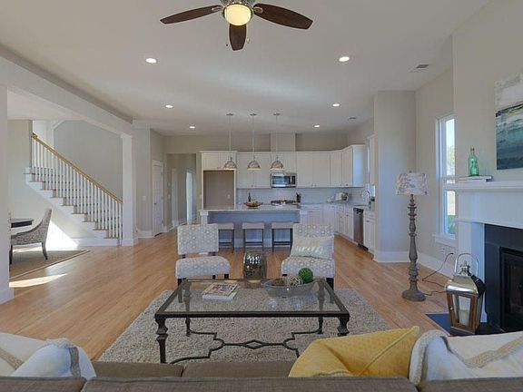 4th image of 240 Great Lawn Dr