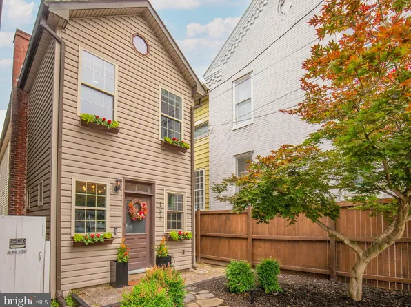 124 Church St, New Windsor, MD 21776