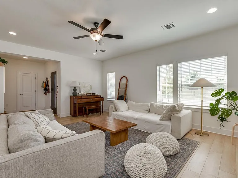8801 Looksee Ln — Photo 4