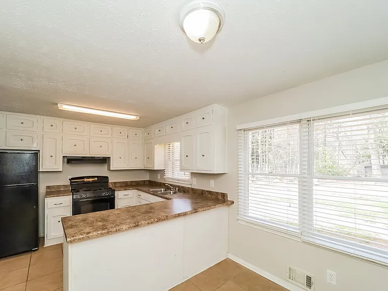 970 Kathryn Ct — Photo 5