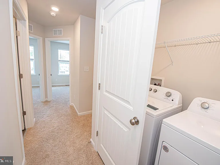 130 Willowtree Ln — Photo 59