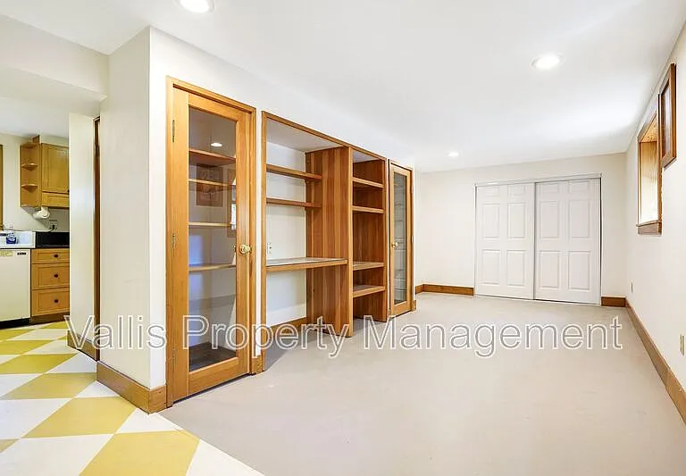 2185 Trade St SE — Photo 5