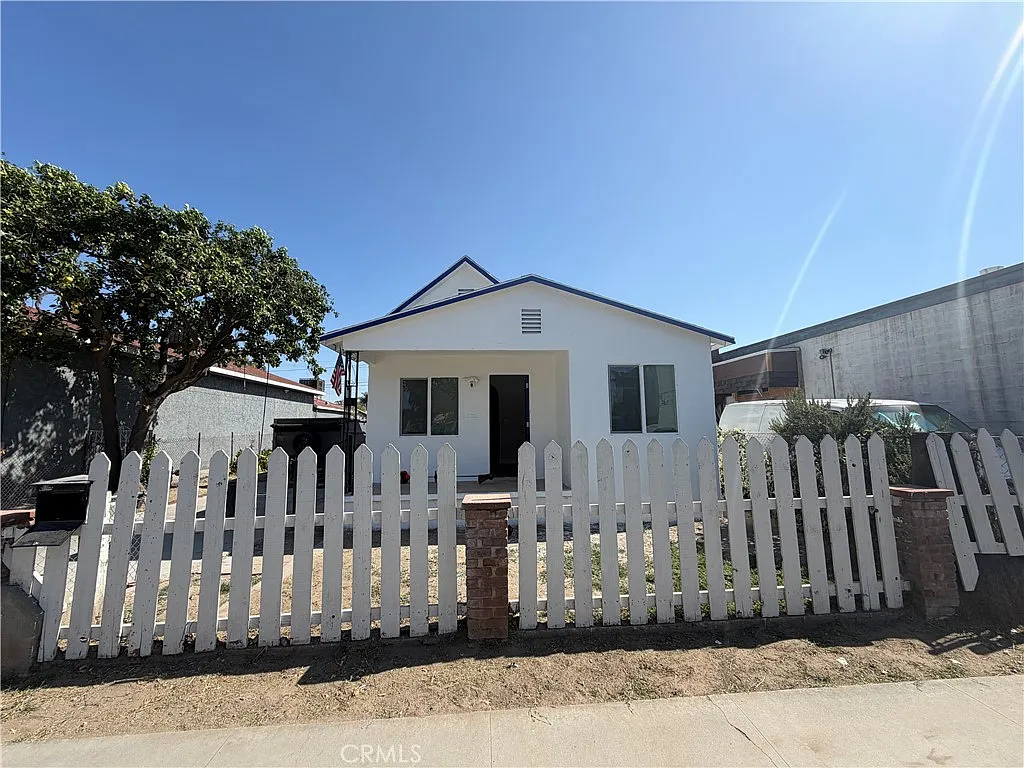 3 bed, 922 sqft, $2,650 — Photo 1