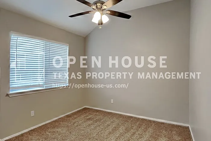 1115 Old Knoll Dr — Photo 16