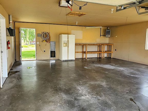 24 x 26  garage w/furnace