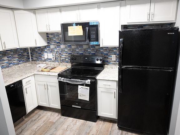 3rd image of 4905 Chalet Dr #2