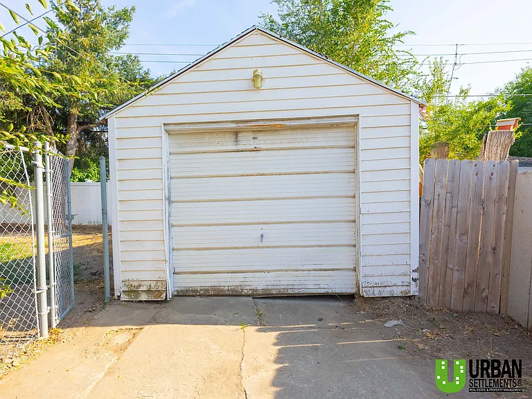 2427 W Walton Ave — Photo 12