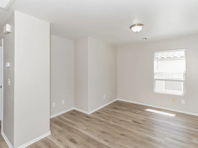 70 Glen Park Ave — Photo 11