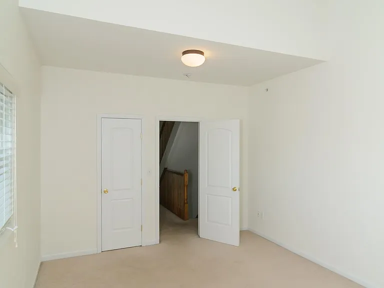330 Maple Ave #4 — Photo 14
