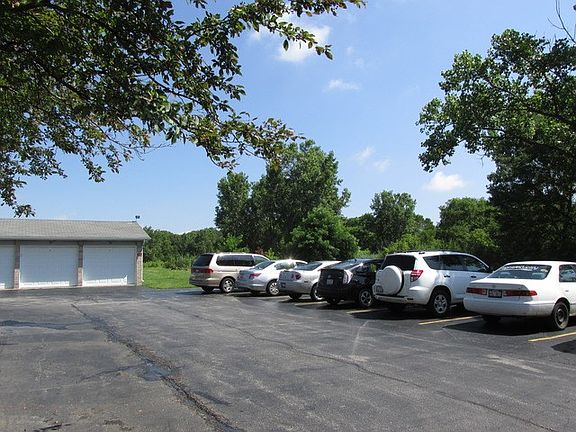 2nd image of 9120 W 95th St APT 3A