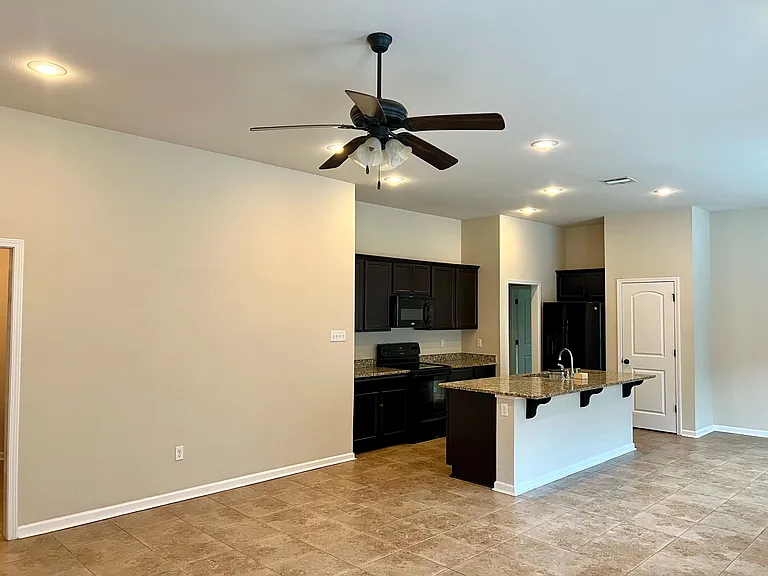 652 Northbrook Dr — Photo 3