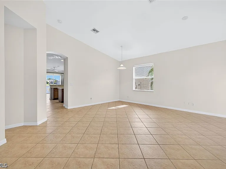 8369 Sumner Ave — Photo 9