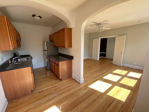 4th image of 4505 N Lincoln Ave APT 1B