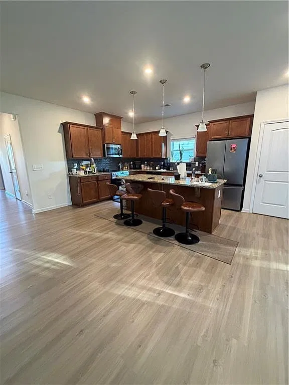 3 bed, 2.0 bath, 1744 sqft, $2,300 — Photo 4