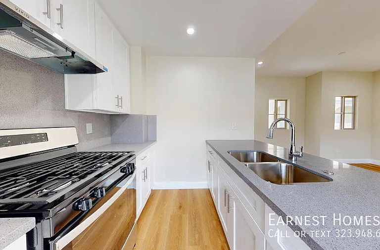 310 N 3rd St #B — Photo 10