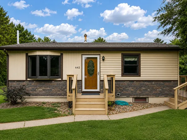 642 8th St, Silvis, IL 61282