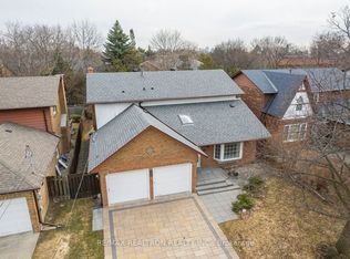 17 Lawnview Dr, Toronto, ON M2N5J9