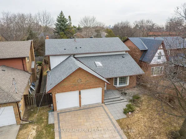 17 Lawnview Dr, Toronto, ON M2N 5J9